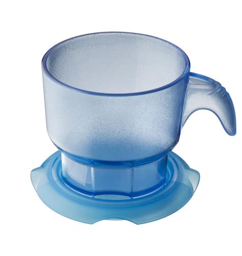 Comparatif visuel entre vaisselle classique et vaisselle ergonomique adaptée