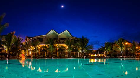Vue panoramique d'un hôtel de charme au Sénégal bordé par l'océan