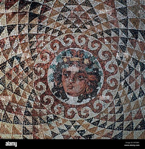 Mosaïque romaine représentant Dionysos couronné de lierre