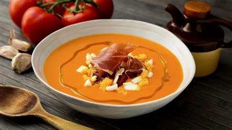 Plat de Salmorejo avec garniture