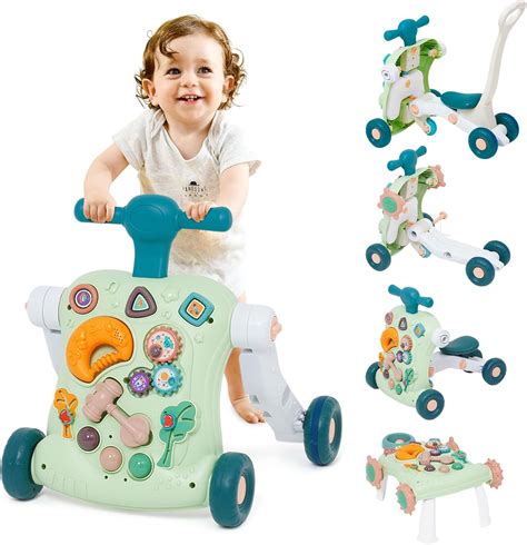 Bébé explorant avec un trotteur