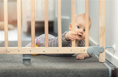 Sécuriser la maison pour un bébé marcheur
