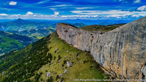 Carte détaillée des différents secteurs d'escalade de la falaise de Céüse, mettant en évidence la 