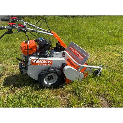 Agria 5900 Cyclone en action avec une débroussailleuse à fléaux