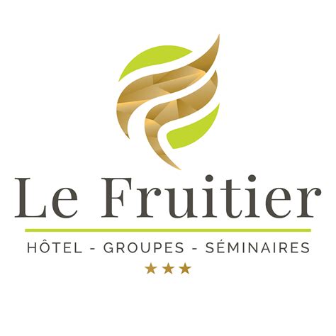 Vue extérieure de l'hôtel Le Fruitier dans son environnement normand