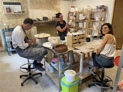 Atelier de poterie en plein air