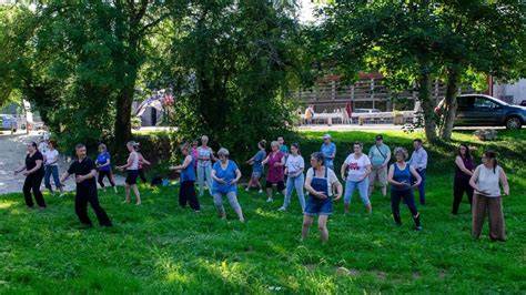 Groupe de participants lors d'un atelier de permaculture