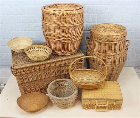 Collection de paniers en osier de différentes formes et tailles