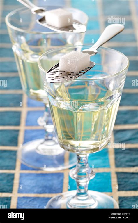 Absinthe verre et cuillère à absinthe