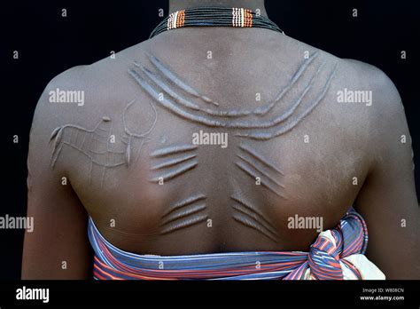 Femme peule avec scarifications