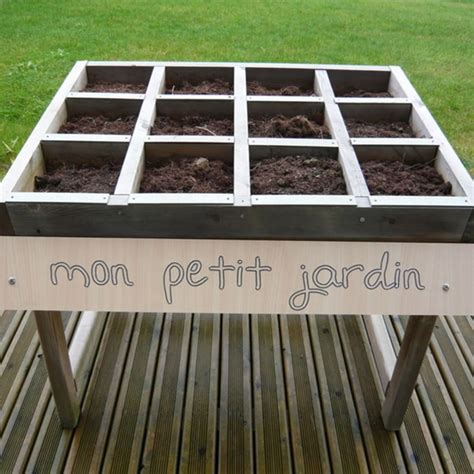Carré potager Paprika avec compartiments pour différentes cultures