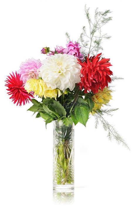 Bouquet d'hortensias aux couleurs variées dans un vase en cristal