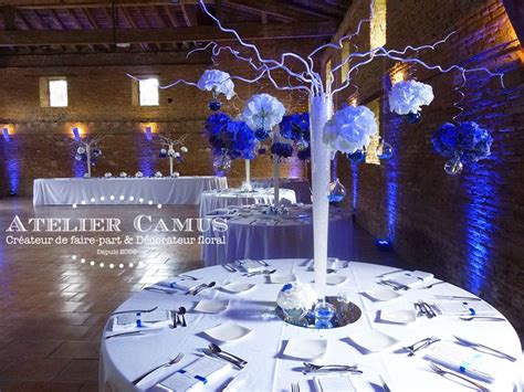 Décoration de table de mariage ornée d'hortensias blancs et bleus
