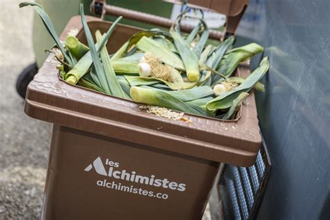Borne de collecte de biodéchets Les Alchimistes