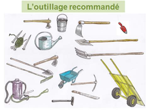 Maraîcher utilisant des outils manuels traditionnels