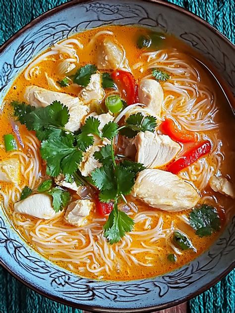 Ingrédients frais pour une soupe thaï maison