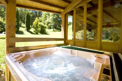 Intérieur du SPA L:A Bruket avec bain à remous