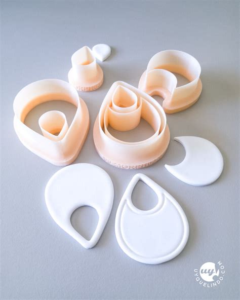 Pâte polymère et emporte-pièces