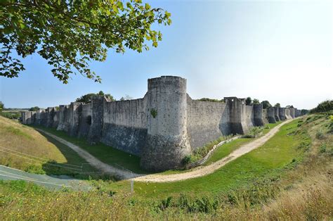Vue panoramique de Provins avec ses remparts