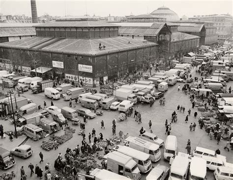 Vue aérienne panoramique du complexe du Marché de Rungis s'étendant sur des centaines d'hectares
