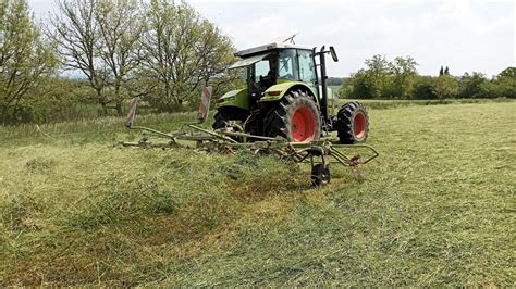 Matériel agricole pour le fanage et l'andainage