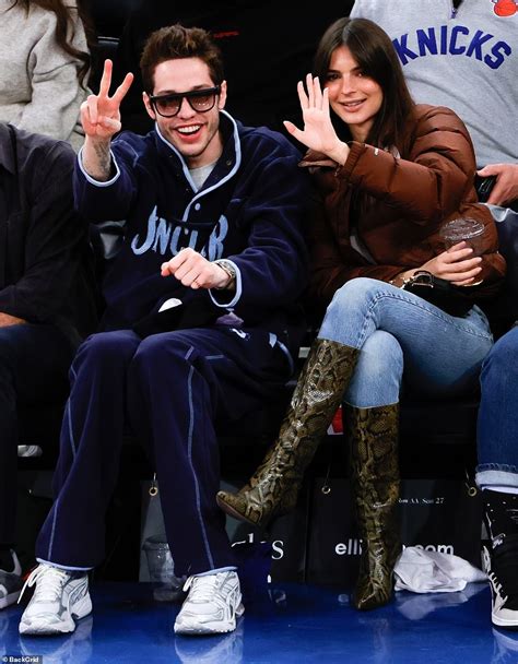 Emily Ratajkowski et Pete Davidson en public