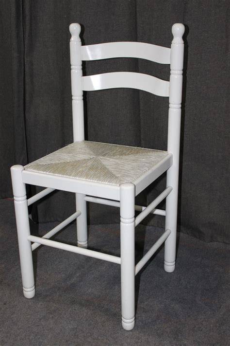 Une chaise paillée traditionnelle