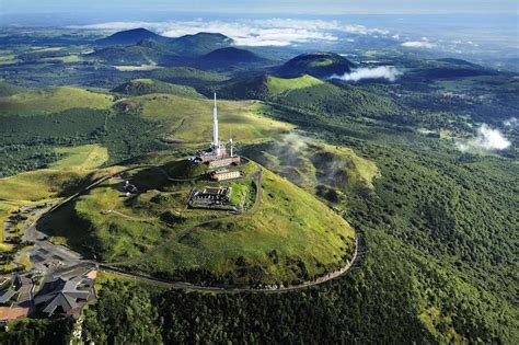 Vue aérienne du Puy de Dôme