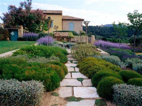 Aménagement paysager avec des plantes aromatiques