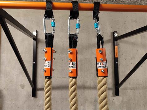 schéma illustrant les différentes méthodes de fixation pour une corde à grimper