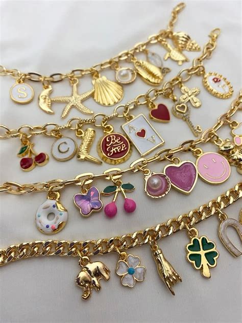 Breloque arabesque rose pour bijou