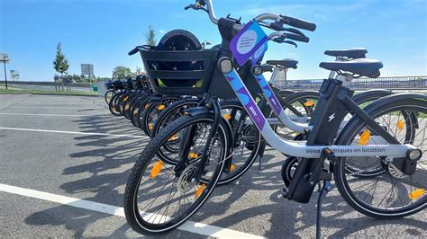 Des vélos disponibles à la location en campagne