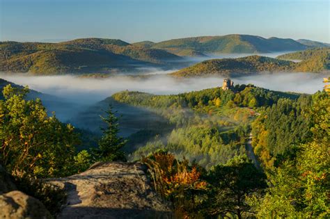 Paysage du massif des Vosges et routes cyclables
