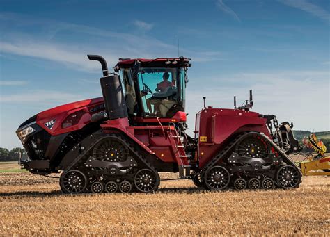 Tracteur Case IH Quadtrac travaillant dans un champ