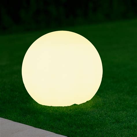 Image d'une boule lumineuse extérieure résistante aux intempéries