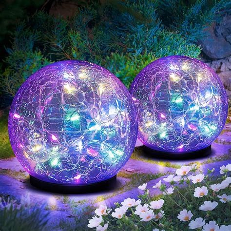Exemples d'ambiances lumineuses créées avec des boules solaires