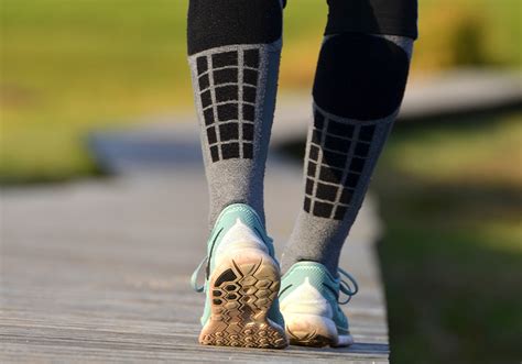 Grimpeur avec des chaussettes techniques