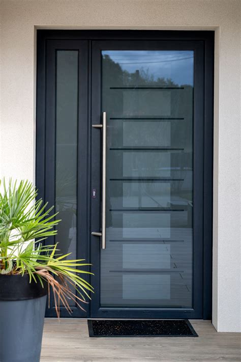 Porte d'entrée Lantana avec grandes surfaces vitrées