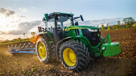 Tracteur John Deere avec équipement