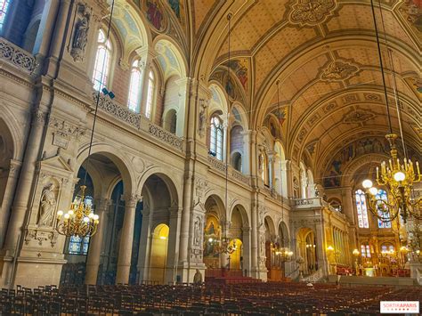Photographie de la Cathédrale de la Sainte Trinité de Paris avec ses dômes bulbeux