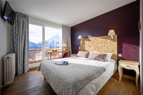 Chambre confortable avec vue montagne du Chalet Hotel Les Rhododendrons