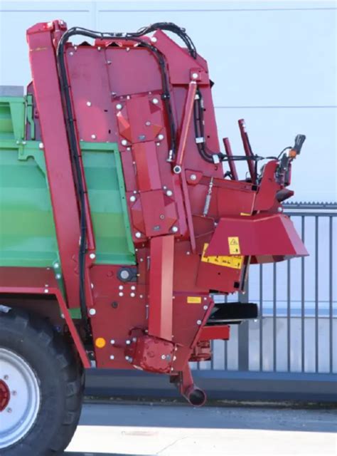 Infographie comparant les systèmes d'épandage : hérissons verticaux vs table d'épandage