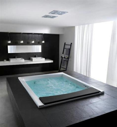 Illustrations des prestations : piscine, jacuzzi, salle de bain moderne