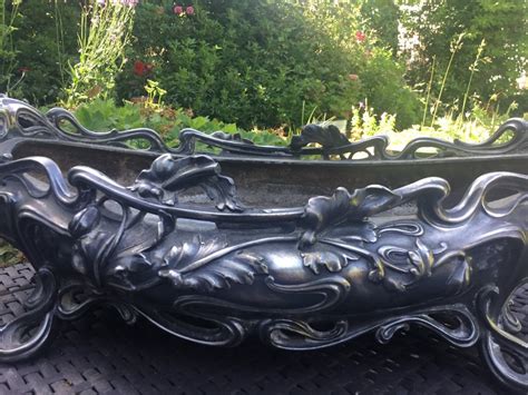 Photographie d'une jardinière en bronze massif de l'ère Meiji