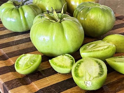 Tomates vertes et mûres