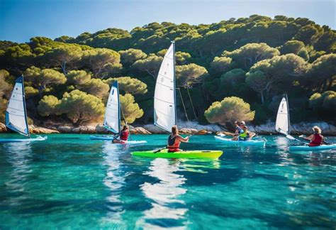 Infographie présentant les activités possibles autour du Camping Les Framboisiers (randonnée, sports nautiques, visites culturelles)