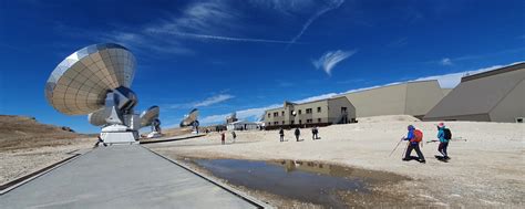 Les antennes de l'observatoire NOEMA sur le plateau de Bure