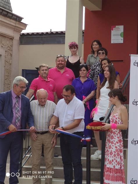 Photo des nouveaux locaux d'O'Végétal avec l'équipe