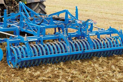 Adaptabilité du rouleau sillonneur Pöttinger aux différents sols