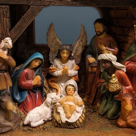 Représentation d'une crèche de Noël médiévale